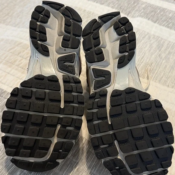 Nike Beige and Black Running Shoes—NIKE ZOOM VOMERO 5 - Picture 3 of 5